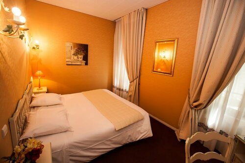 Гостиница Hôtel Paris Rome в Ментоне