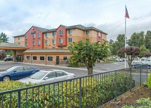 Гостиница Comfort Inn & Suites Portland Intl Airport