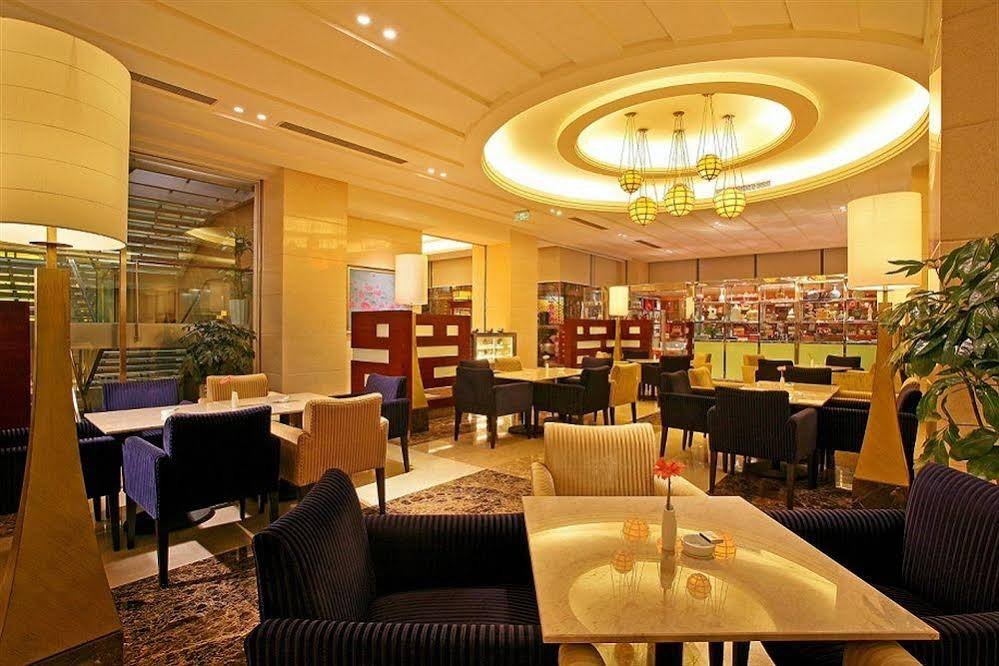 Фото Rainbird International Hotel