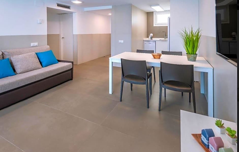 Фото Rentalmar Salou Playa Family Suites & Pool