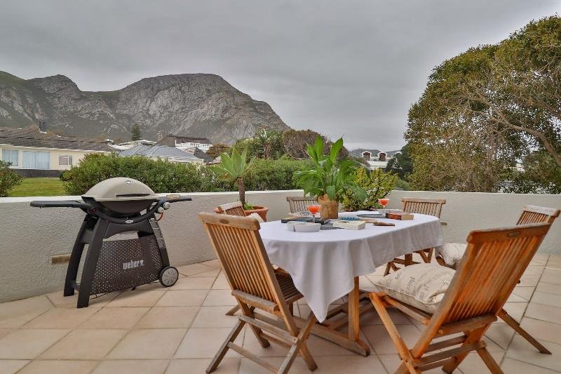 Фото Hermanus Beachfront Lodge