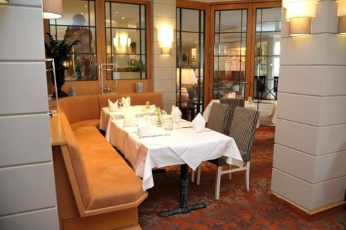 Фото Court Hotel