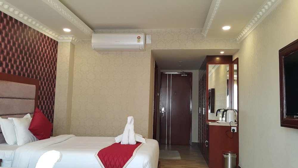 Фото Hyders Park - The Business Hotel