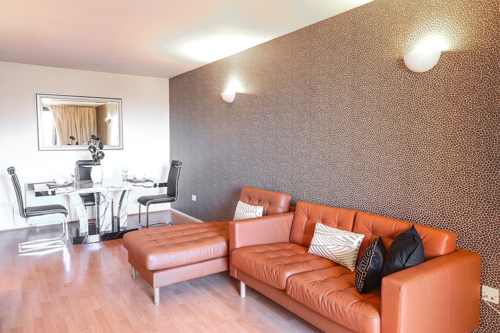 Фото Point West Apartments Gloucester Road