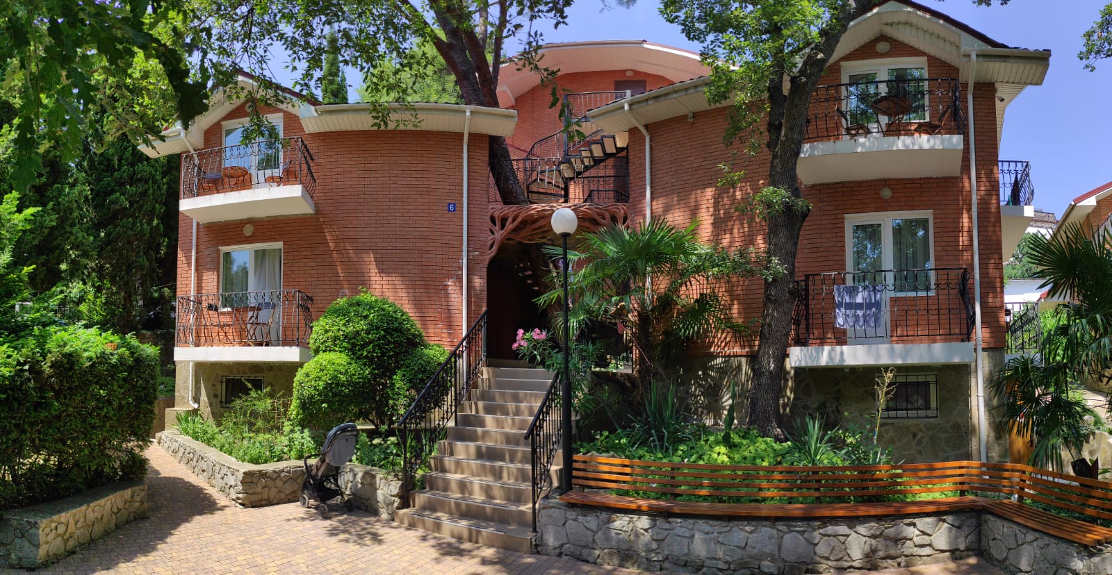 Фото отеля 2