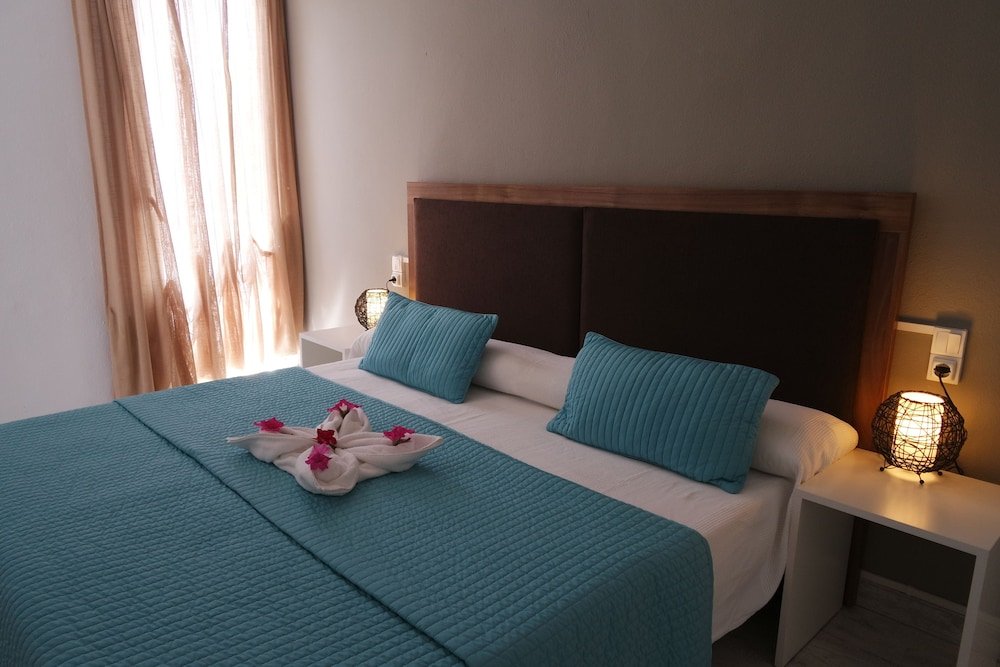 Фото Hotel Es Nautico Suites