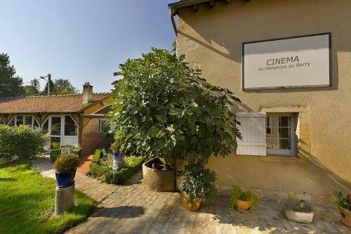 Гостиница Amphore Du Berry в Монлюсоне