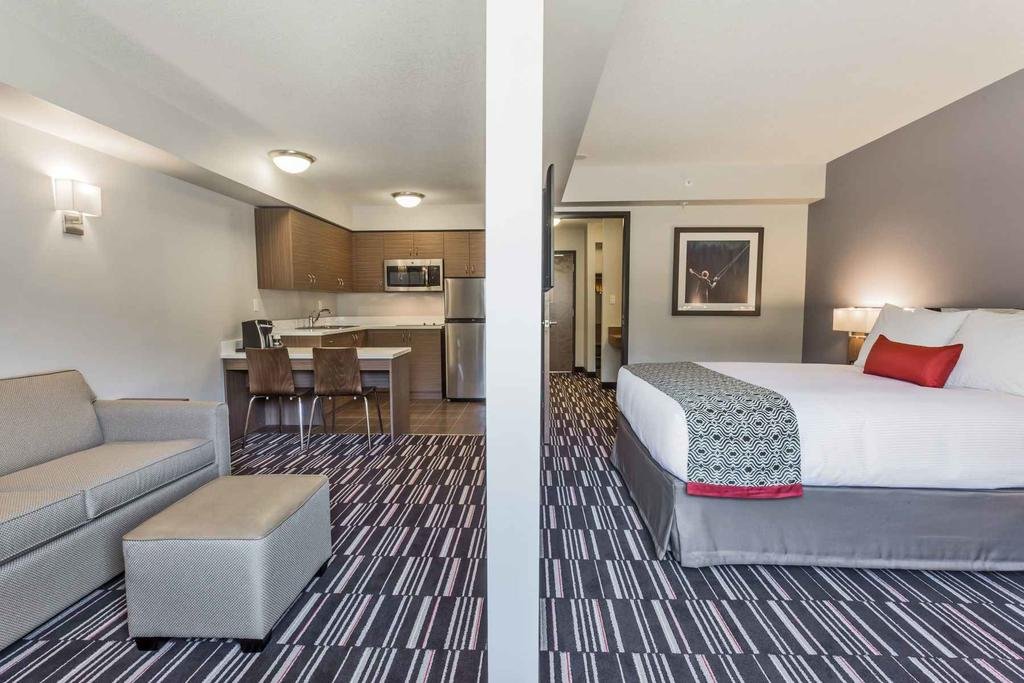 Фото Microtel Inn & Suites by Wyndham Fort Mcmurray