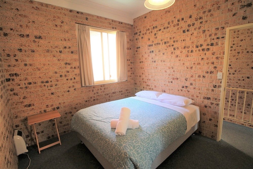 Фото Twin Seasons 4 - Lake and Mountain Views