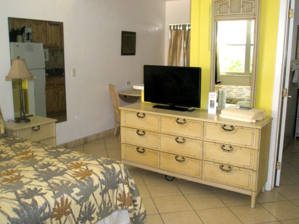 Фото Tropic Isle Beach Resort