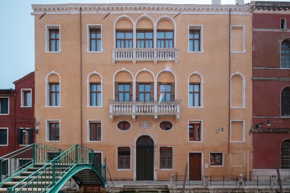 Фото Carmini Palace Canal View