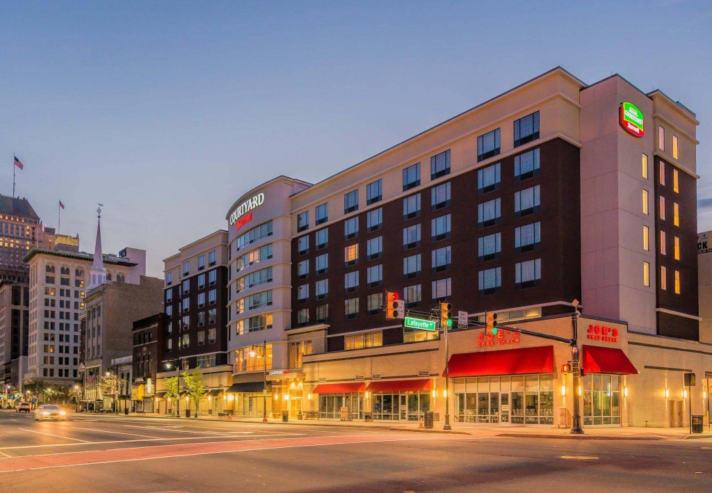Фото Courtyard by Marriott Newark Downtown