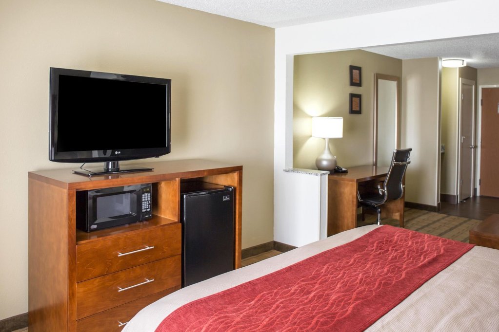 Фото Comfort Inn & Suites Coralville - Iowa City near Iowa River Landing