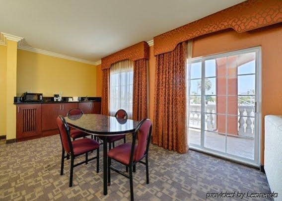 Фото Comfort Suites Oceanside Camp Pendleton Area