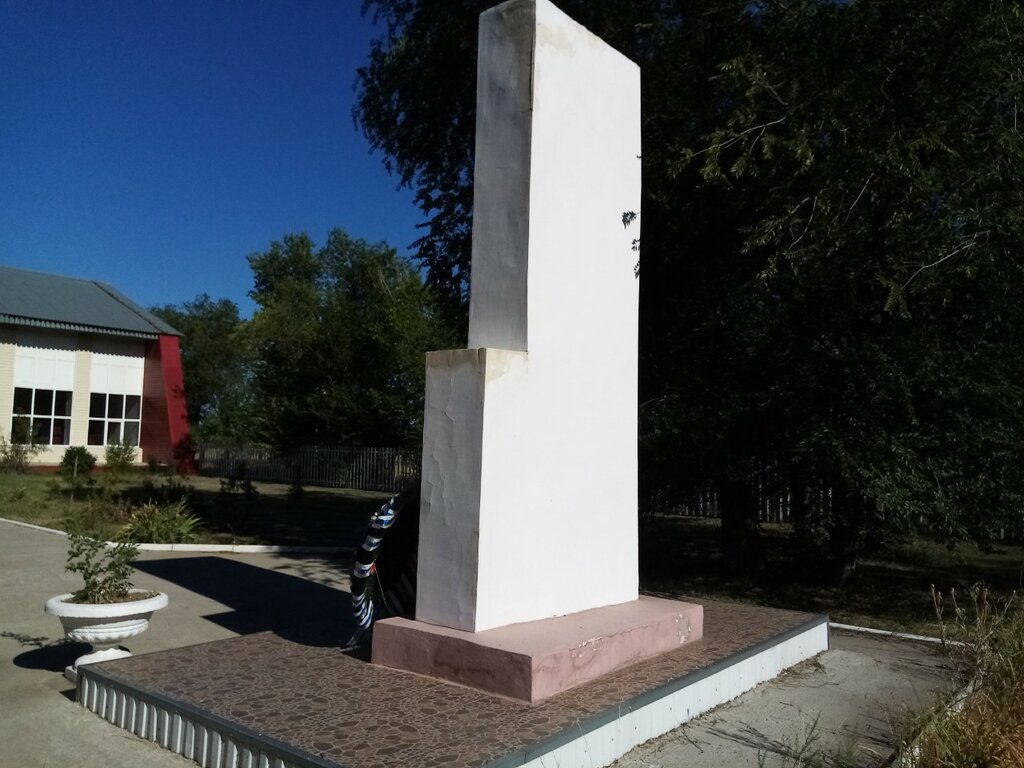 Памятник, мемориал Скорбящая мать, Саратовская область, фото