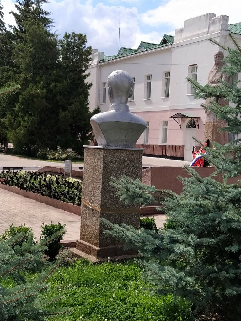 نصب تذكاري للحرب، مقبرة جماعية Бюст Героя Советского Союза Спольник Г. И. ، مقاطعة بيلغورود، صورة