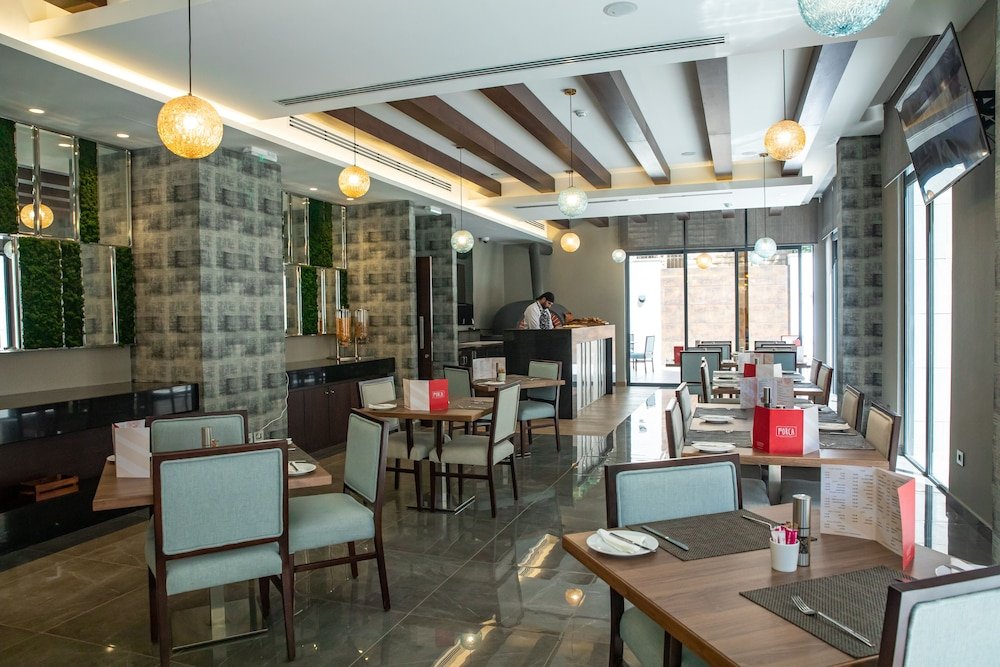 Фото The Compass Hotel