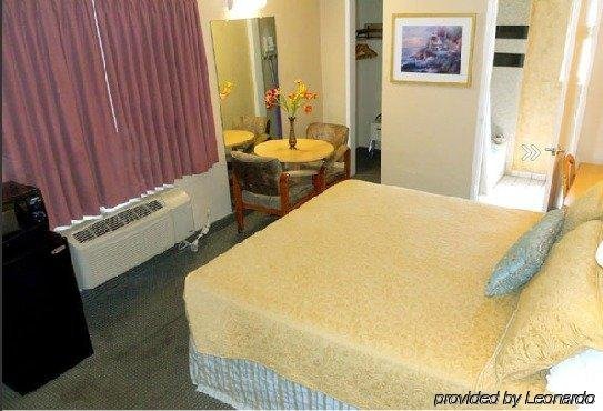 Фото Travelodge by Wyndham Oceanside