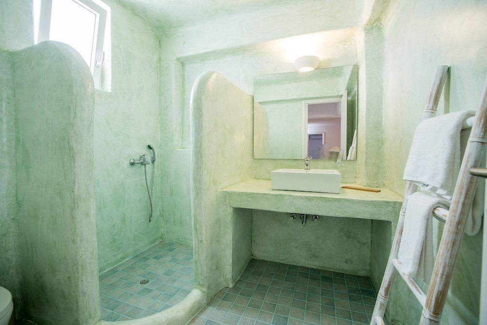 Фото Funky holiday home with pool, next to the beach by VillaRentalsgr