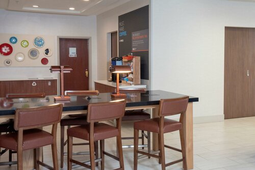 Гостиница Holiday Inn Express & Suites Chester-Monroe-Goshen в Монро