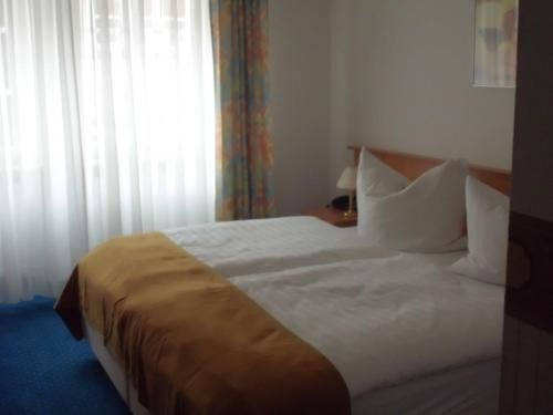 Фото Hotel Zur Altstadt