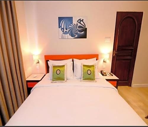 Фото Hotel Shwe Gone Daing