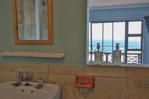 Фото Oyster Bay Beach Lodge