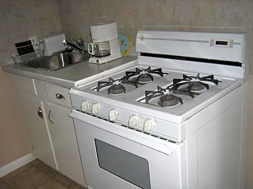 Фото Parkway Motel & European Lodges