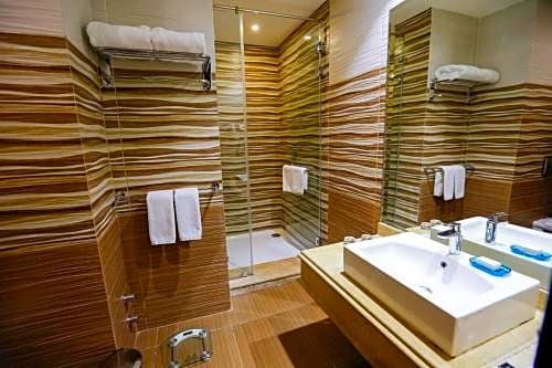Фото Tolip Family Park Hotel