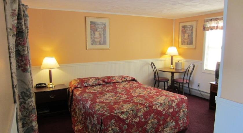 Фото Founder's Brook Motel and Suites