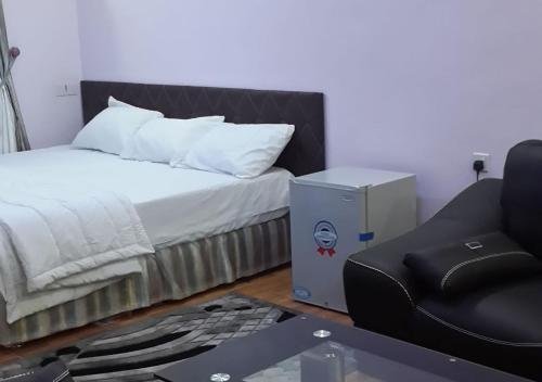 Фото First Laurel Hotel & Suites