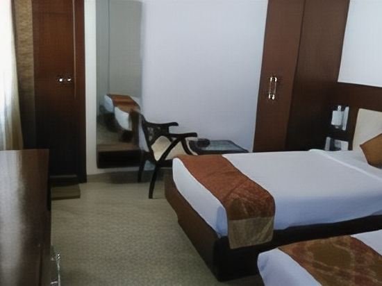 Фото Hotel Taj Heights