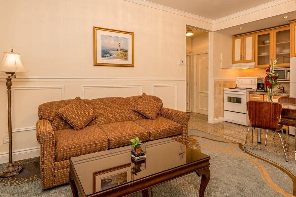 Фото Parc Suites Hotel