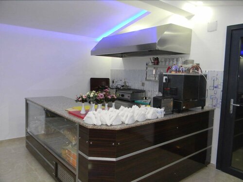 Гостиница Villa Otel Restaurant & Cafe в Эдремите