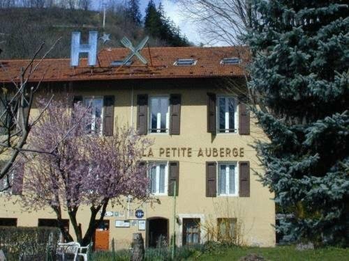 Гостиница Hotel La Petite Auberge в Альбервиле