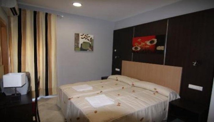 Фото Hotel Plaza Sevilla