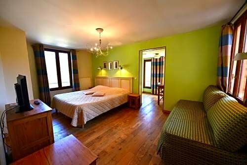 Гостиница Logis Hôtel les Lodges Du Lac