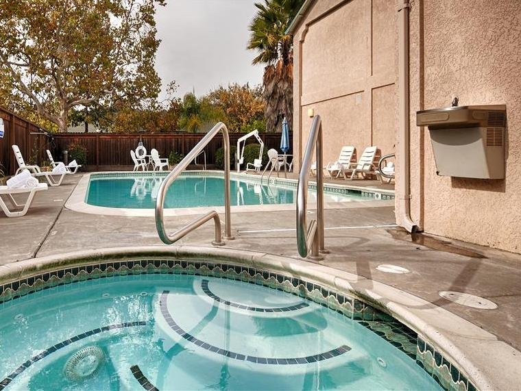 Фото Cloverdale Wine Country Inn & Suites