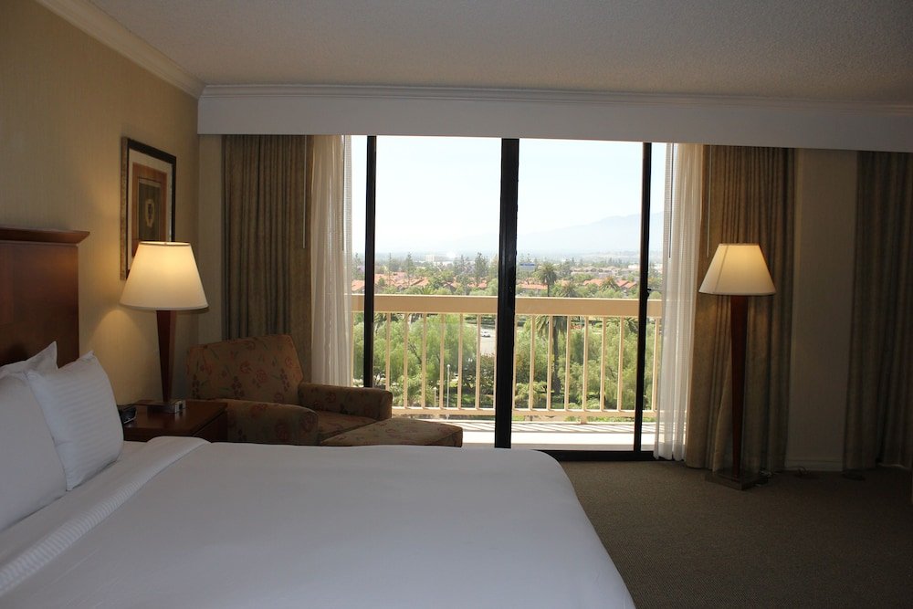 Фото Ontario Airport Hotel & Conference Center