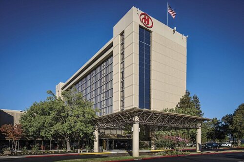 Гостиница Hilton Sacramento Arden West в Сакраменто