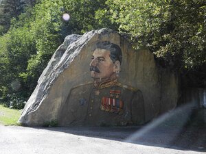 Двойной наскальный портрет Ленина и Сталина (Republic of Buryatia, gorodskoye poseleniye Zakamensk), landmark, attraction
