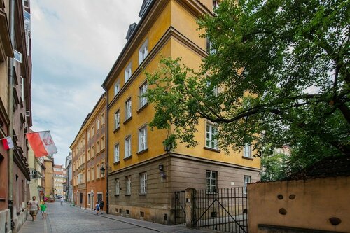 Studio Warsaw Krzywe Kolo by Renters