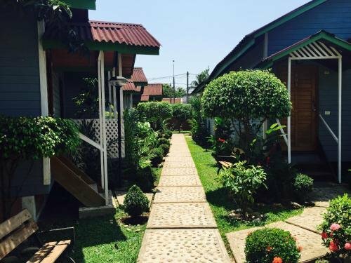 Гостиница Los Gavilanes Hotel в Пукальпе
