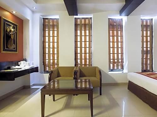 Фото Hotel Lord Krishna Palace