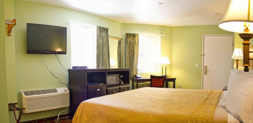 Фото Rancho California Inn