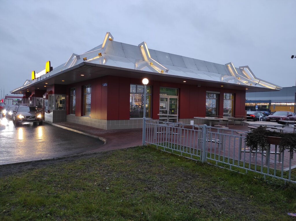Fast food McDonald's, Saint Petersburg, photo