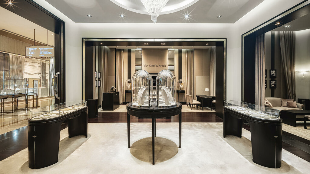 Perfume and cosmetics shop Van Cleef & Arpels, Macau, photo