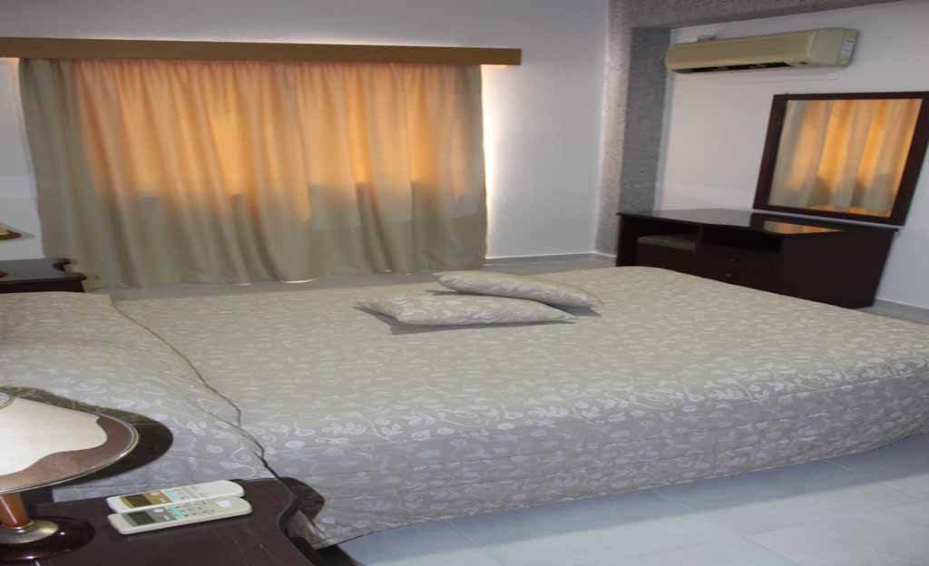 Фото Petsas Apartments & Tavern