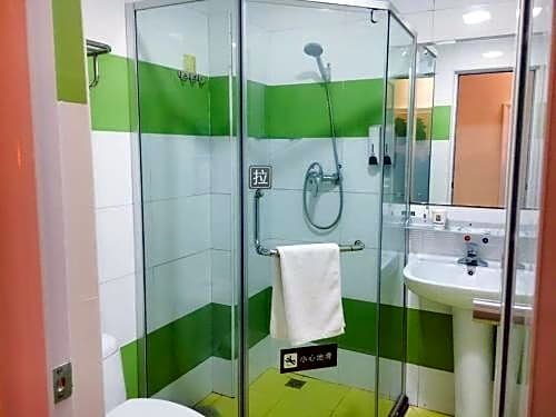 Фото 7 Days Inn Qingdao Zhongshan Park Bathing Beach Branch