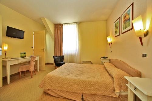 Фото Hôtel Le Lion D'Or